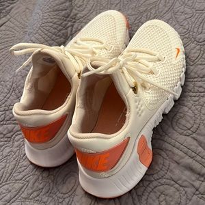 Nike Metcon 4 sail/crimson bliss/pearl white/total orange size 6